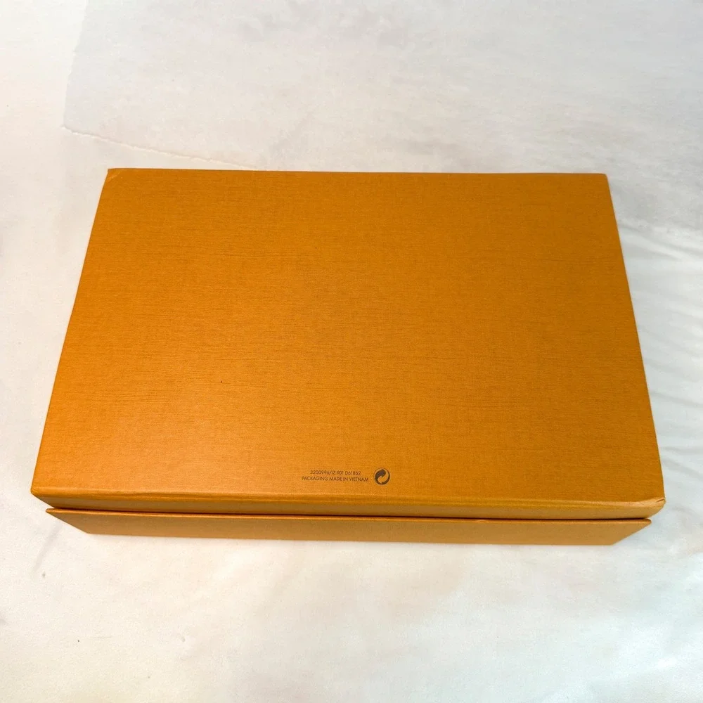Louis Vuitton Magnetic Gift Box Unisex 10 x7 Orange EUC‎ Ribbon Booklet Set